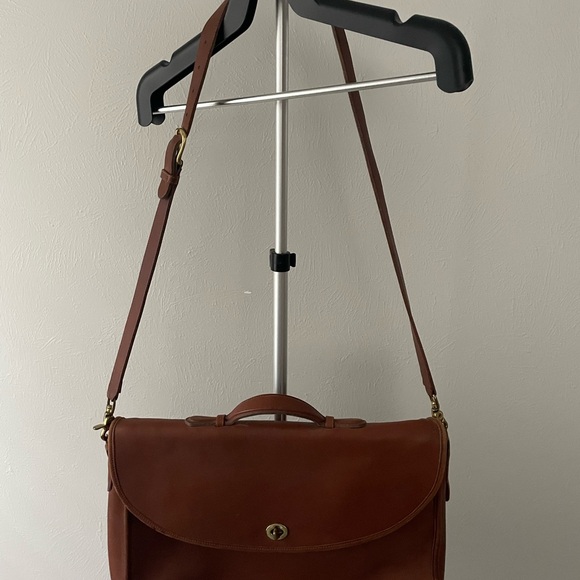 Vintage Coach Brown Leather Laptop Bag with Adjustable Strap - Picture 5 of 14